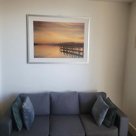 2 Bedroom 2 Bath 1 Ensuite In Roya Asenal Beautiful Views & Parking London Exterior photo