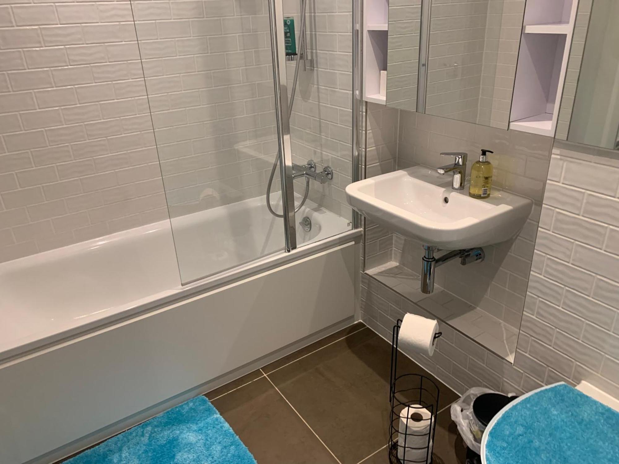 2 Bedroom 2 Bath 1 Ensuite In Roya Asenal Beautiful Views & Parking London Exterior photo